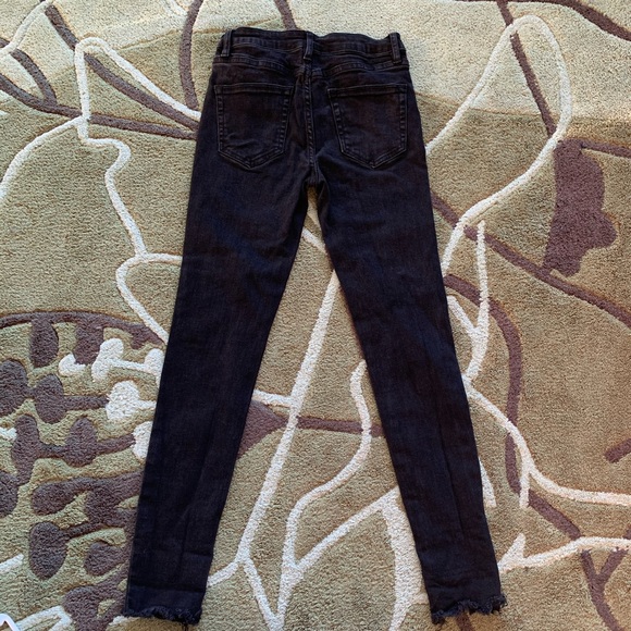 Brandy Melville Frayed Black Skinny Jeans🖤 - Picture 4 of 8